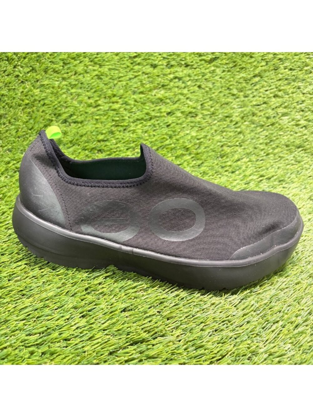 OOFOS OOmg EeZee Low Mens Size 10 Black Casual Walking Slip On Recovery Shoes